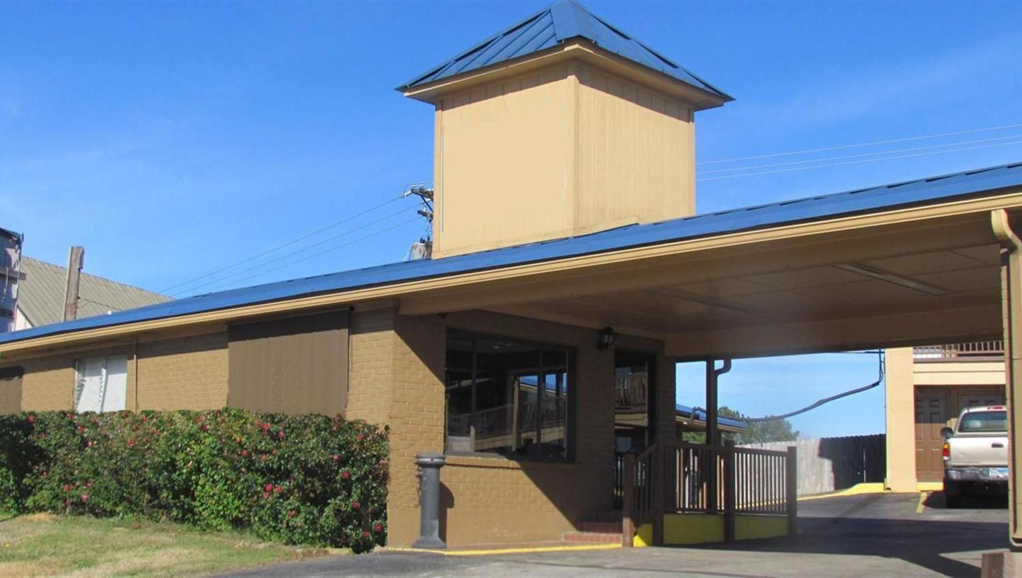 Motel Xecutive And 2*